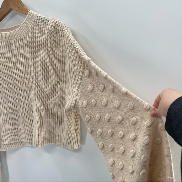 HYFVE Cream Bubble Sleeve Cropped Sweater Size Medium - Picture 2 of 8